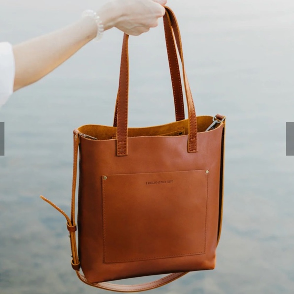 Portland Leather Original Crossbody Tote with Zipper in Honey